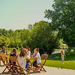 Feriepark Domaine Melusine - A 2km Du Puy Dufou France !
