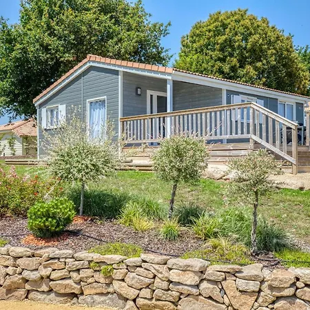 Prázdninový areál Domaine Melusine - A 2km Du Puy Dufou France ! 4*