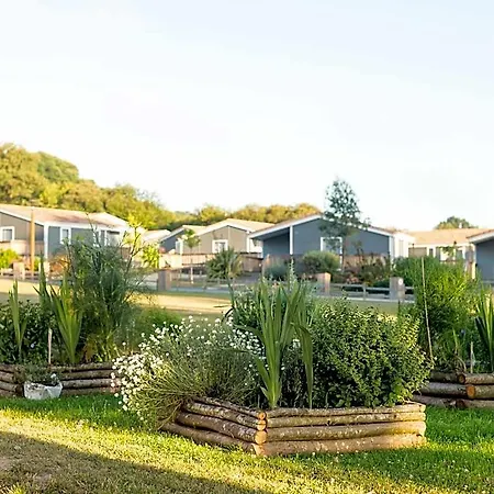 Domaine Melusine - A 2km Du Puy Dufou France ! Vakantiepark