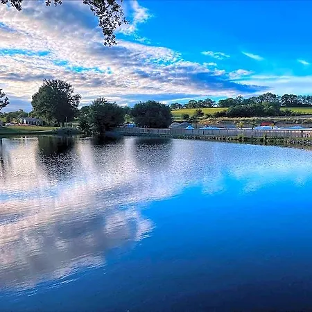 Vakantiepark Domaine Melusine - A 2km Du Puy Dufou France ! Les Épesses
