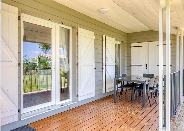 ホリデーパーク Domaine Melusine - A 2km Du Puy Dufou France ! Les Épesses