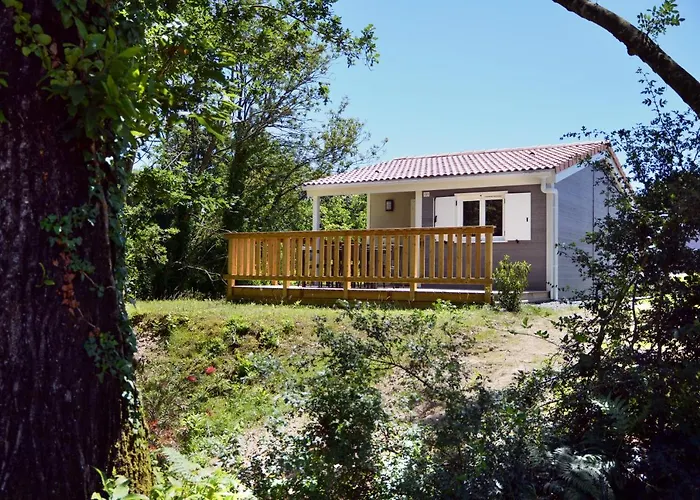 ホリデーパーク Domaine Melusine - A 2km Du Puy Dufou France ! Les Épesses