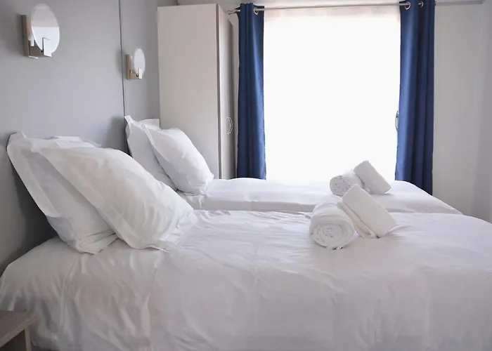 Domaine Melusine - A 2km Du Puy Dufou France ! ホリデーパーク