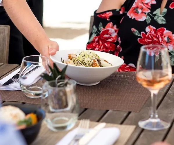 ホリデーパーク Domaine Melusine - A 2km Du Puy Dufou France ! Les Épesses