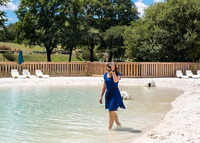 Domaine Melusine - A 2km Du Puy Dufou France ! ホリデーパーク