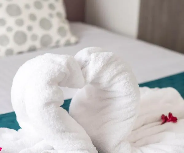 ホリデーパーク Domaine Melusine - A 2km Du Puy Dufou France ! Les Épesses