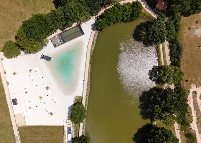 Domaine Melusine - A 2km Du Puy Dufou France ! Üdülőpark 4*