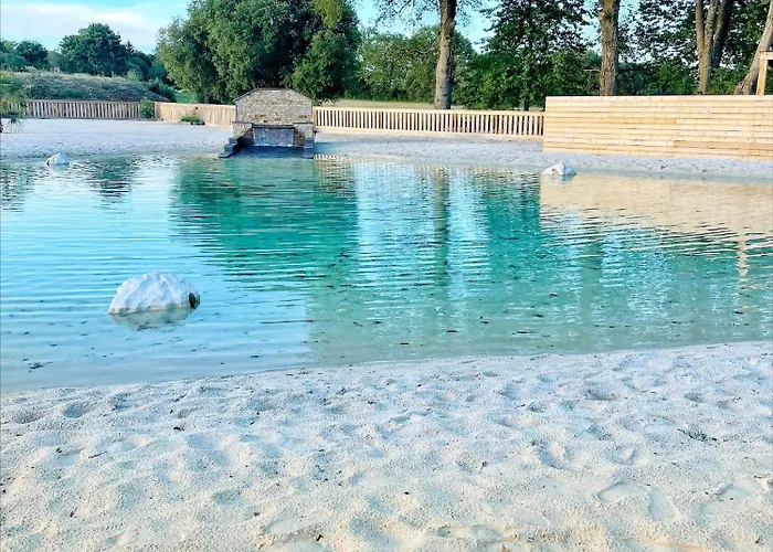 Domaine Melusine - A 2km Du Puy Dufou France ! Üdülőpark 4*