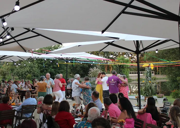 Domaine Melusine - A 2km Du Puy Dufou France ! ホリデーパーク