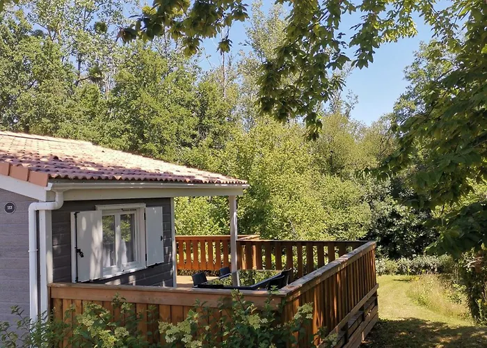 Domaine Melusine - A 2km Du Puy Dufou France !