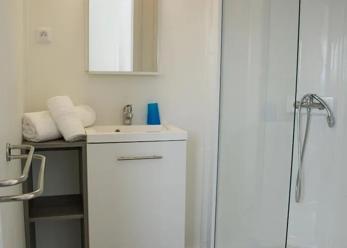 ホリデーパーク Domaine Melusine - A 2km Du Puy Dufou France !