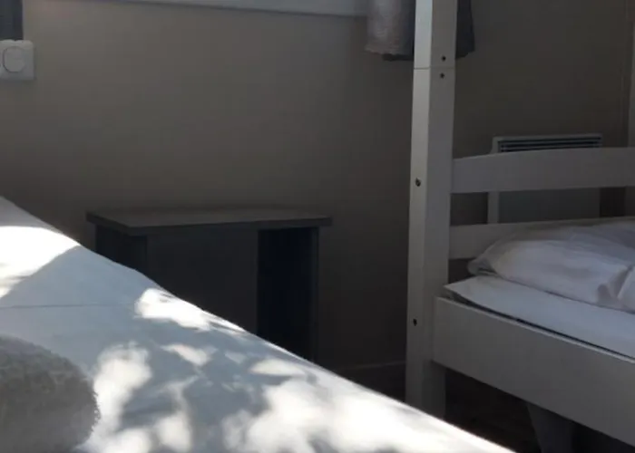 Domaine Melusine - A 2km Du Puy Dufou France ! ホリデーパーク 4*