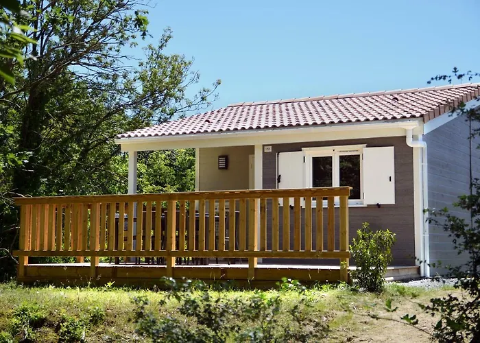 Domaine Melusine - A 2km Du Puy Dufou France ! ホリデーパーク